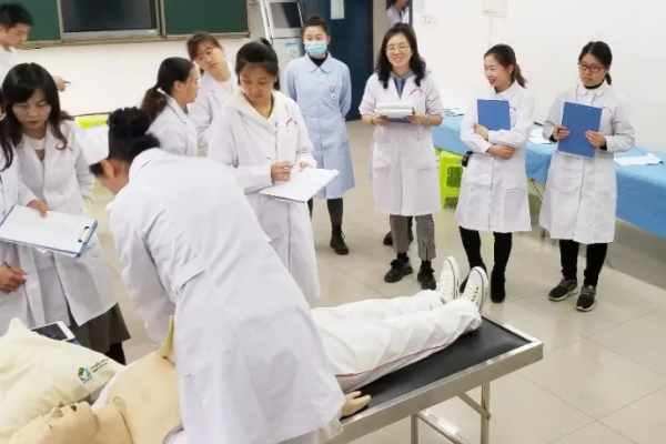 成都希望职业学校护理专业怎么样
