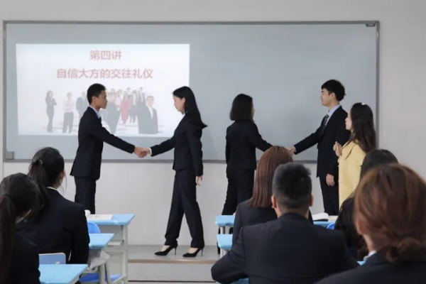 天府新区通用航空职业学院 天府新区通用航空职业学院