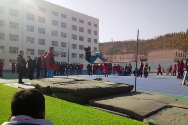 怀远中学和蜀城中学哪个好 怀远中学和蜀城中学哪个好