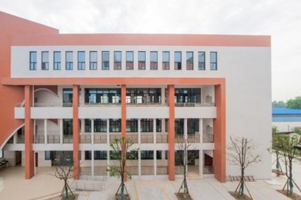成艺附中是正规学校吗_学费多少