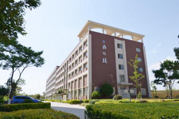 龙泉国盛技工学校是公办的吗_地址在哪里