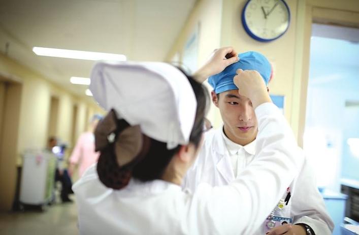 男孩可以上卫校吗_有什么要求和优势