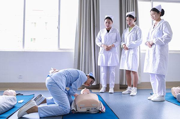 初中毕业去五月花学校学护理专业怎么样