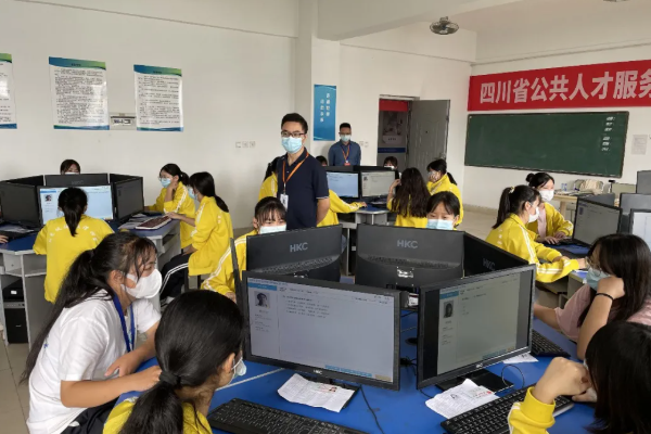 成都中职学校哪所好_五冶大学怎么样