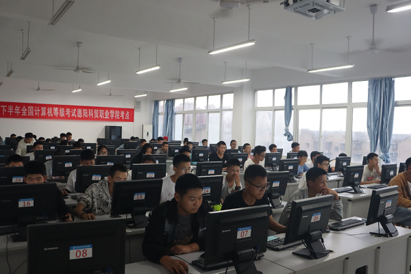 德阳科贸职业学院中职部管理怎么样 乱吗