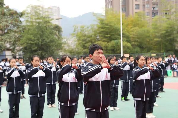 达县职业高级中学学子 达县职业高级中学学子
