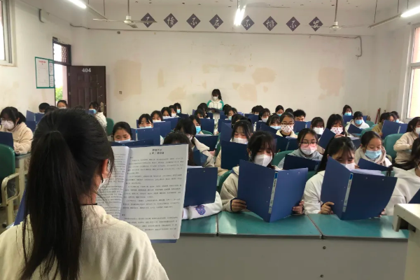 2022年四川希望汽车技师学院收费标准怎么样