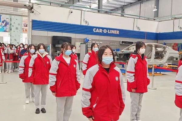 四川城市技师学院举办礼仪操比赛 四川城市技师学院举办礼仪操比赛