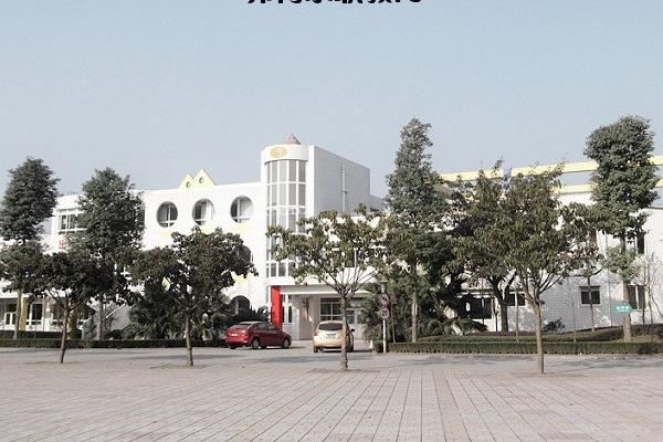 四川省丹棱中学校好吗