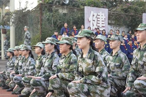 丹棱中学举行授旗仪式