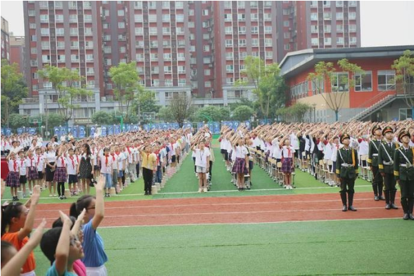 成都领川外国语学校 成都领川外国语学校