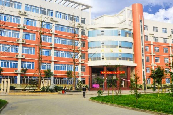 成都哪所中专学校环境好 成都哪所中专学校环境好