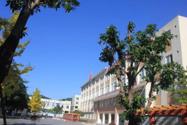 2022年四川省南充卫生学校分数线