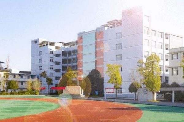 四川省南充师范学校是职高吗