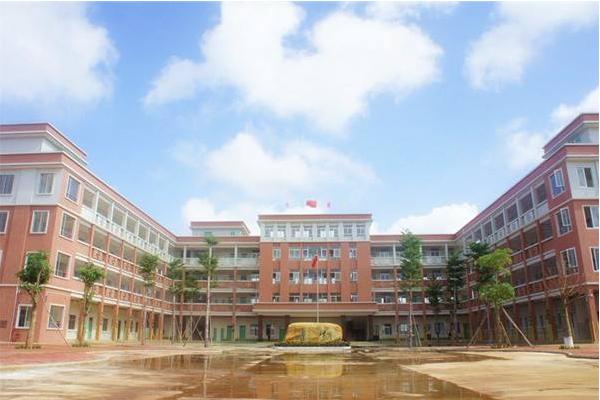 都江堰市领川实验学校