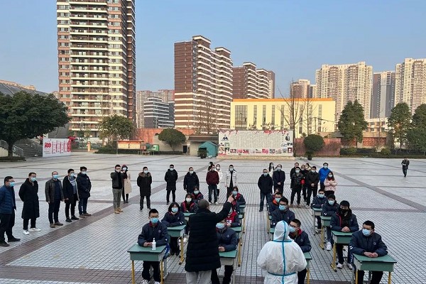 郫都四中举办疫情防控演习 郫都四中举办疫情防控演习