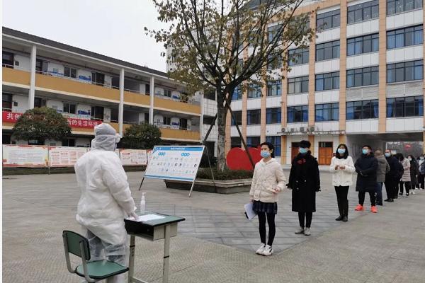 郫县三中举行疫情应急演练 郫县三中举行疫情应急演练