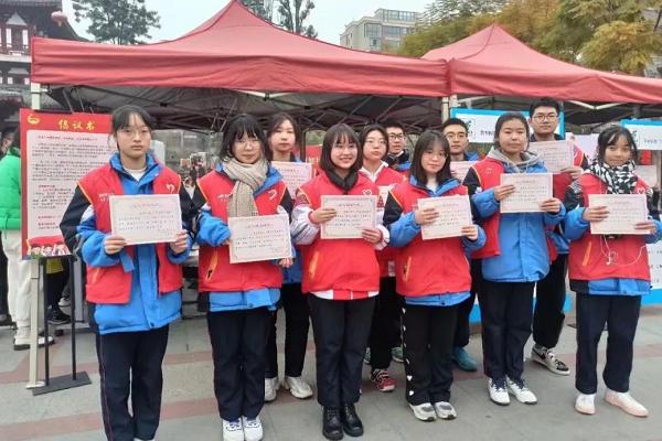 崇庆中学开展劳动实践活动 崇庆中学开展劳动实践活动