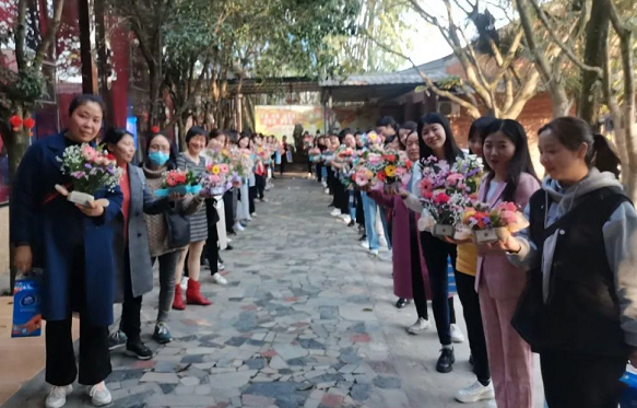 眉山实验高级中学举行三八妇女节活动 眉山实验高级中学举行三八妇女节活动