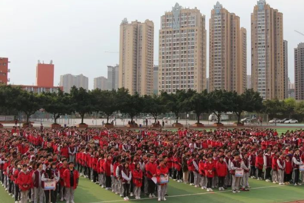 四川省金堂中学校举行学生大会 四川省金堂中学校举行学生大会