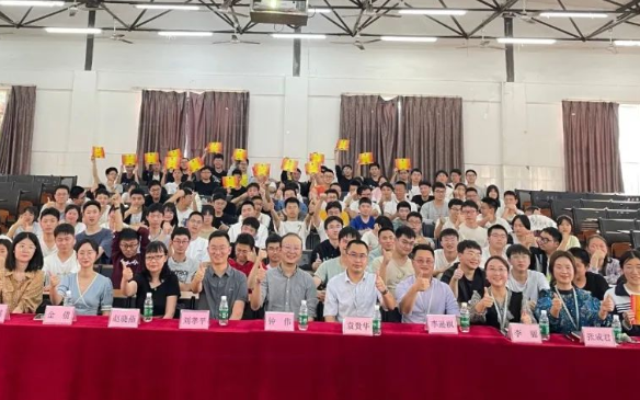 眉山实验高级中学举行学生表彰大会 眉山实验高级中学举行学生表彰大会