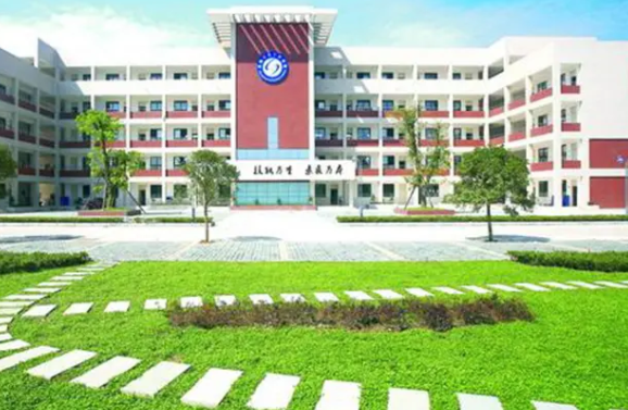 成都石化工业学校环境好不好漂亮吗