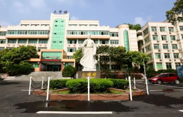 四川省食品药品学校管理好不好2022