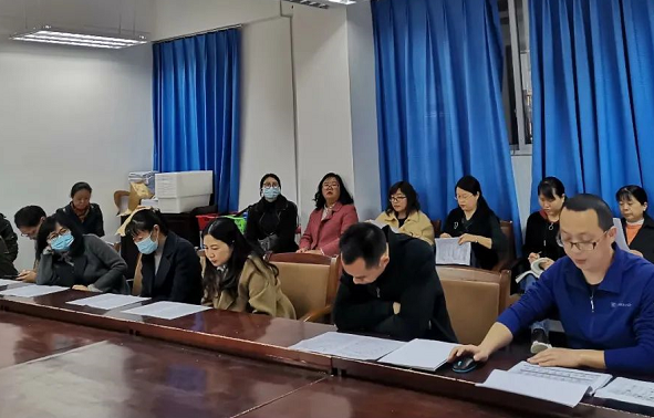 成都郫县三中举行成绩分析会 成都郫县三中举行成绩分析会