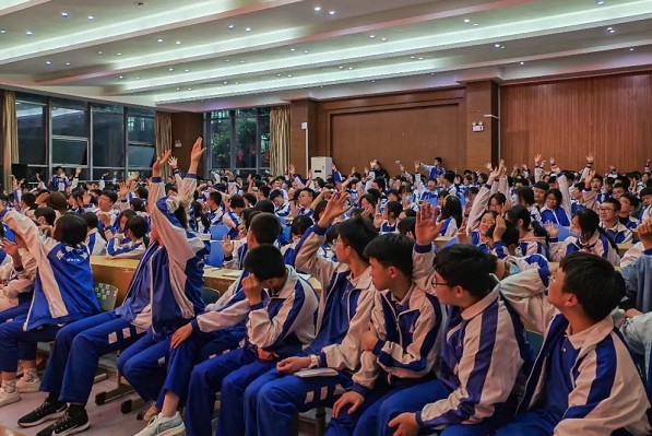 石室蜀都中学举行心理健康教育讲座