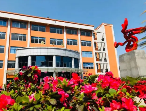 四川现代艺术学校舞蹈专业收费标准