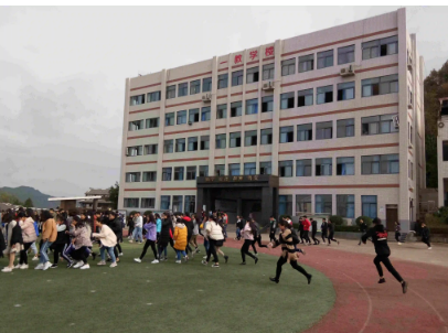平昌鹰才职业技术学校环境好不好