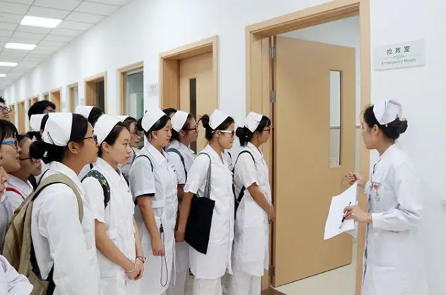 成都职业护理学校招生条件有哪些