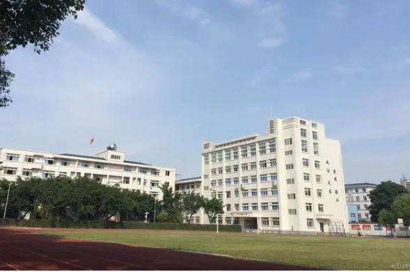 四川理工技师学院附近有什么好吃的呢