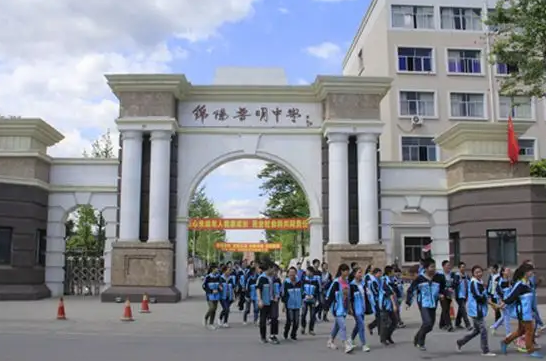 四川省绵阳普明中学平时考试要求严格吗_录取分数线高吗