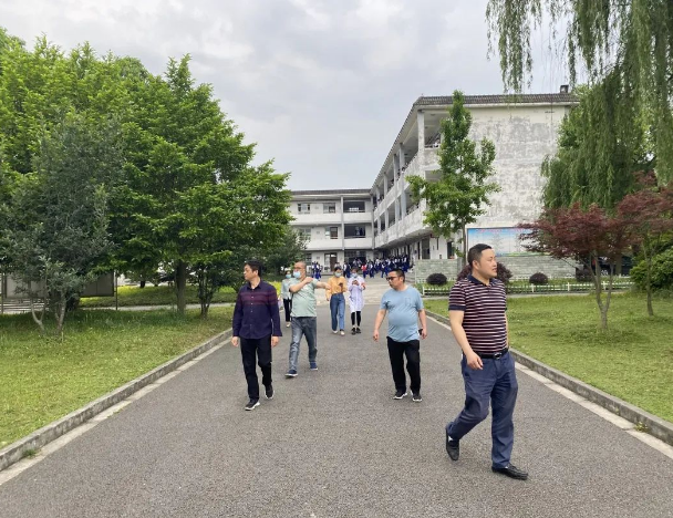 郫县三中 郫县三中