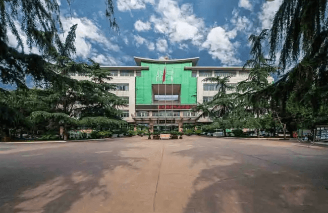 广汉中学管理严格吗