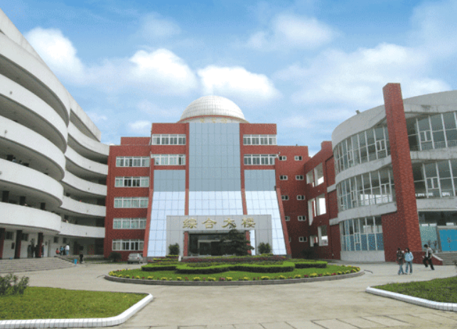 成都市彭州市中学 成都市彭州市中学