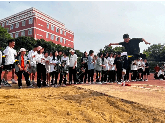 四川托普计算机职业学校是民办还是公办_就业与升学