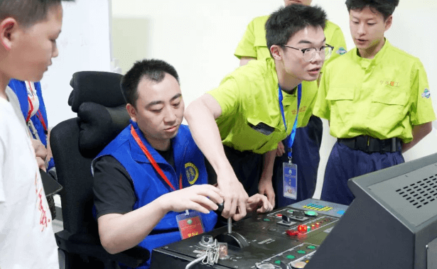 成都华商理工职业学校 成都华商理工职业学校