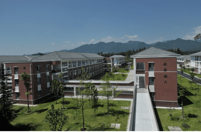 都江堰市青城山高级中学 都江堰市青城山高级中学
