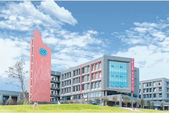 四川省经济管理学校校园环境_专业设置