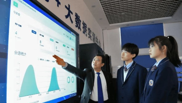 2023年四川新华电脑学校的学费_助学政策