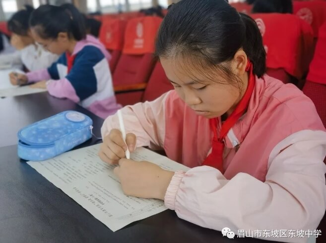 2024年眉山市东坡区东坡中学怎么样_教学设施
