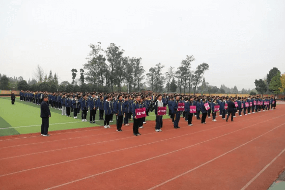 都江堰市领川实验学校 都江堰市领川实验学校