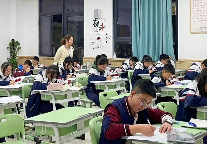 北外附属东坡外国语学校地理位置_公交路线