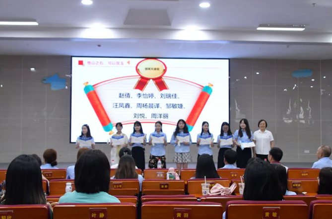 成都市郫都区川科外国语学校