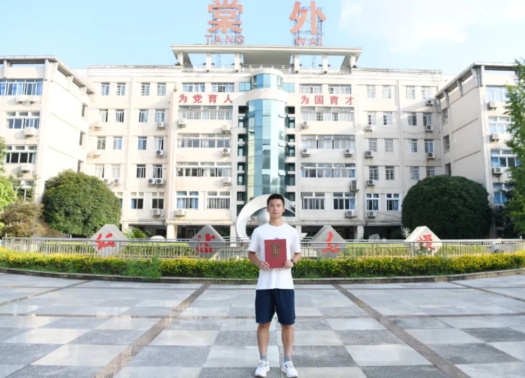 2024年成都棠湖外国语学校学校教师成绩介绍_学校的教师成绩多不多