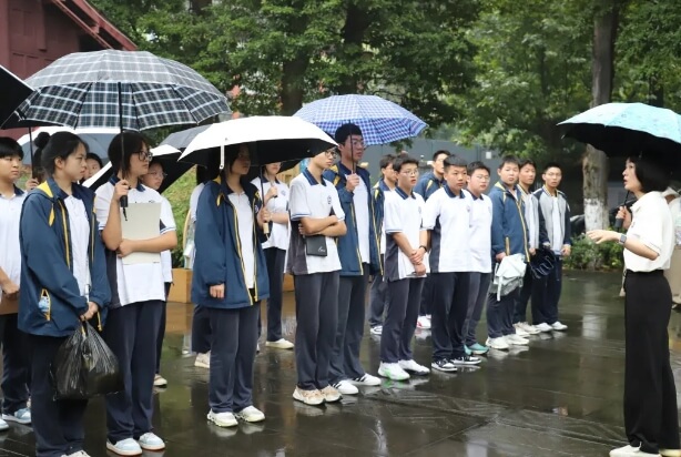 都江堰市领川实验学校