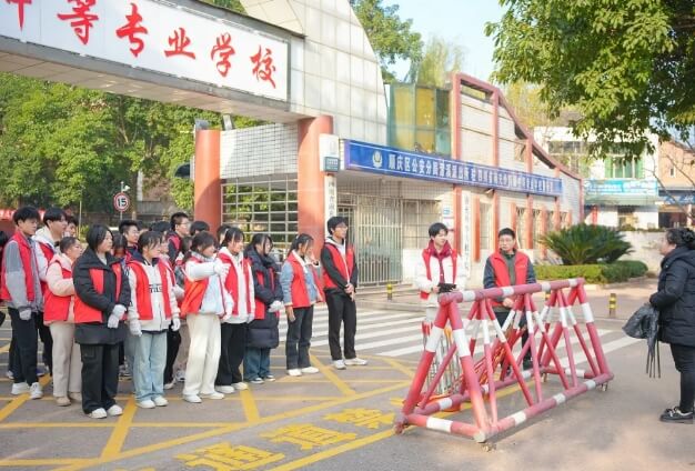 四川省南充外国语中等专业学校 四川省南充外国语中等专业学校