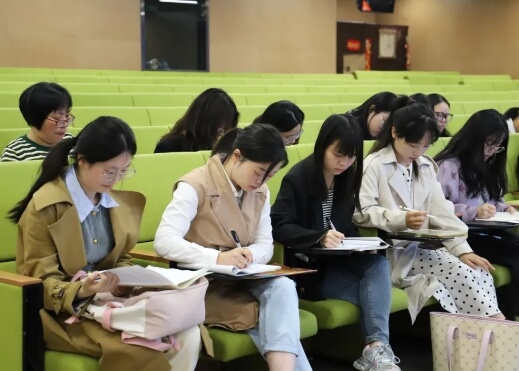 都江堰市领川实验学校 都江堰市领川实验学校